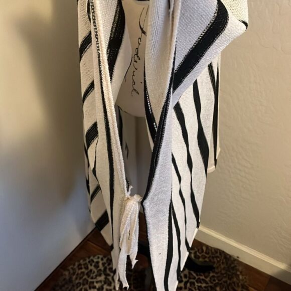 Torrid Black Cream Color Striped Ruana Coverup Contemporary Feminine Casual - Picture 10 of 16